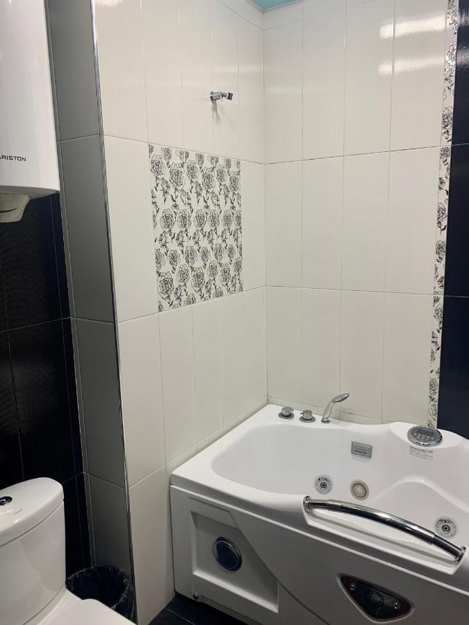 Luxury Apartment With Jacuzzi On Republic Square Jerevan Exteriör bild