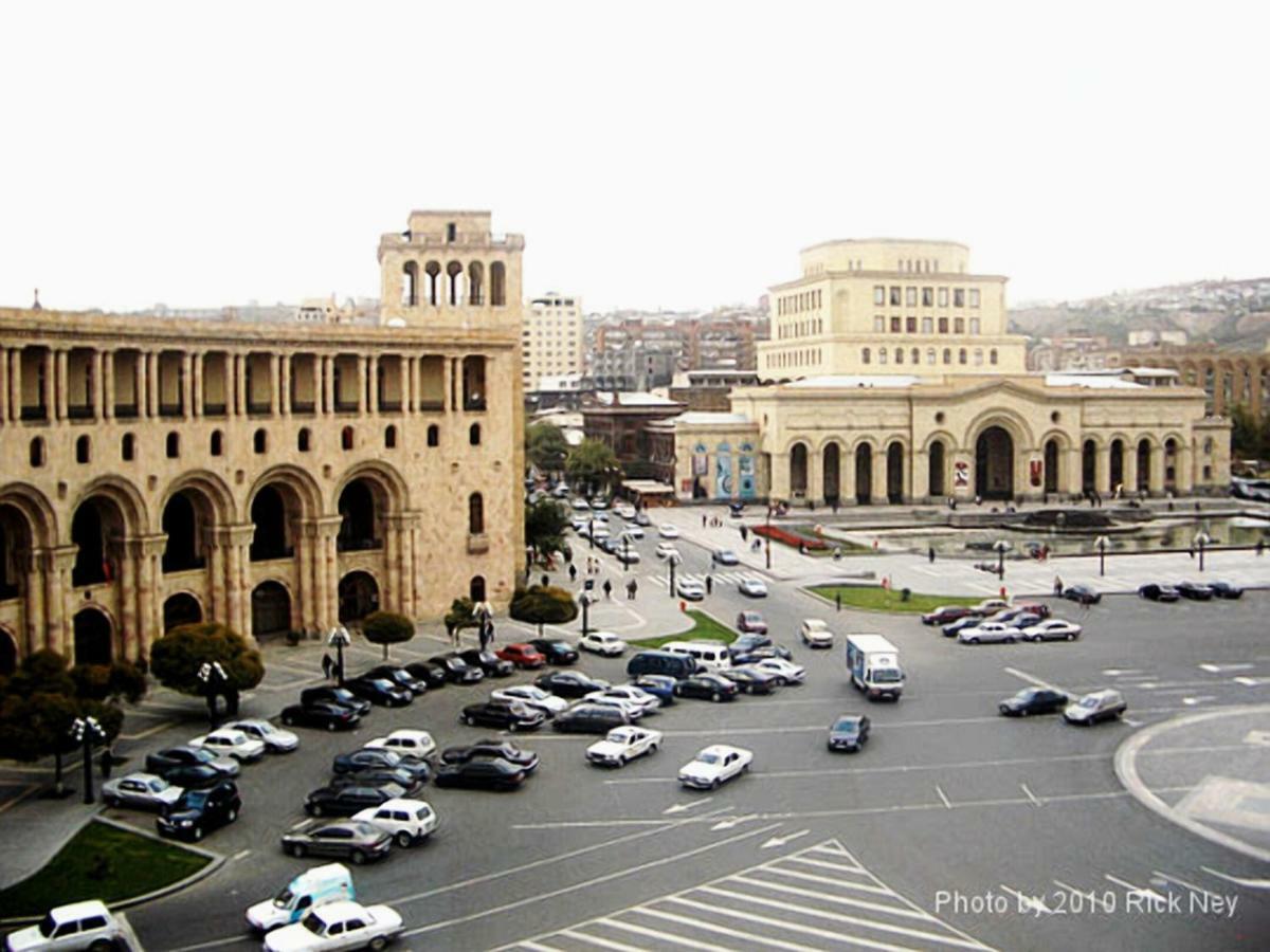 Luxury Apartment With Jacuzzi On Republic Square Jerevan Exteriör bild